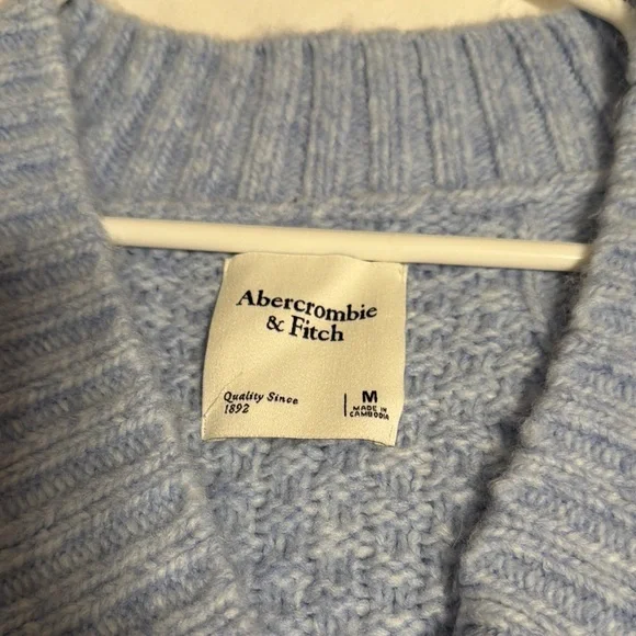 Abercrombie light blue sweater - Picture 2 of 2